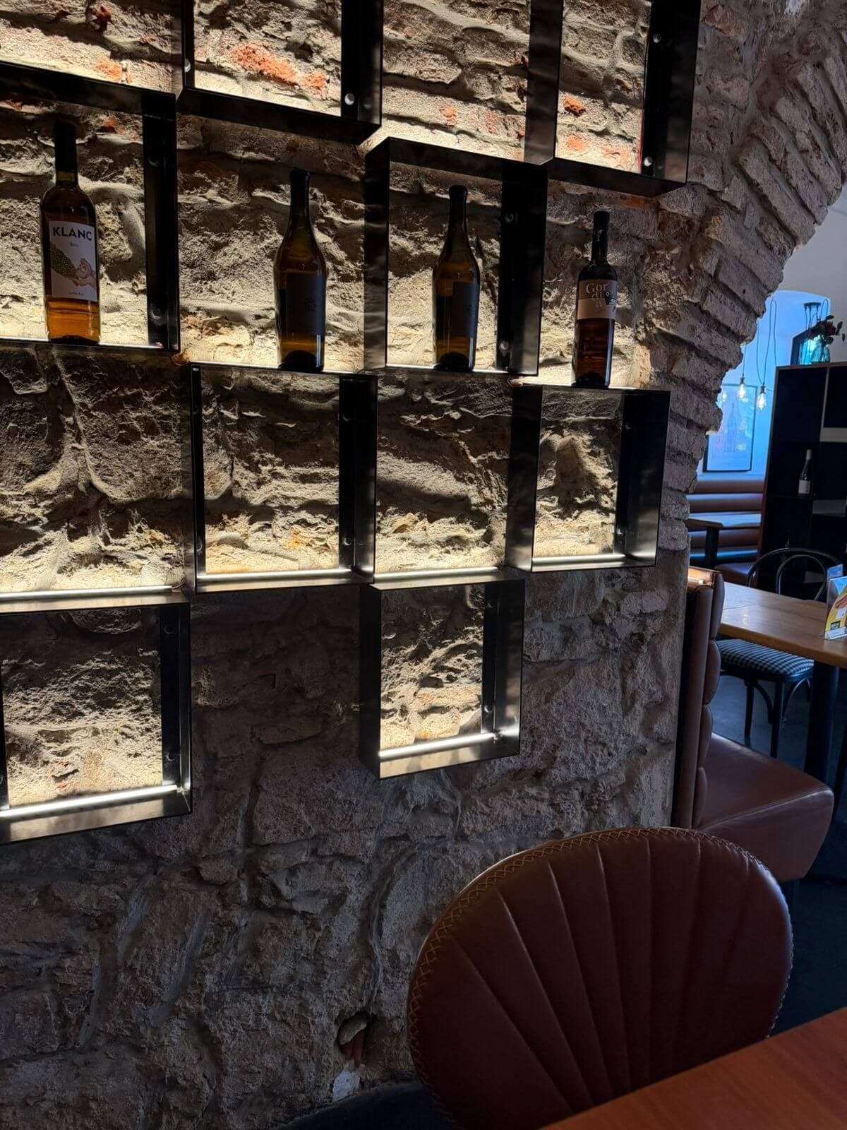 Notranjost bistroja Sočno & Močno v Plečnikovih arkadah
